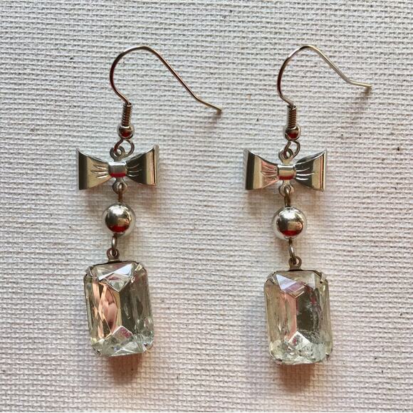 Vintage Silvertone Rhinestone Bow Earrings - Picture 2 of 11
